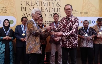 Universitas Bhamada Slawi mendapat penghargaan lagi dalam ajang “Indonesian Creativity & Best Leader Award 2023”