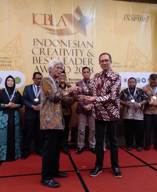 Universitas Bhamada Slawi mendapat penghargaan lagi dalam ajang “Indonesian Creativity & Best Leader Award 2023”