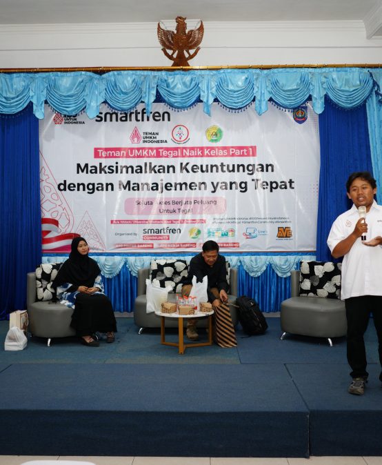 Universitas Bhamada Slawi Berkolaborasi dengan Smartfren Community Menggelar Workshop Bersama Mahasiswa dan UMKM Tegal